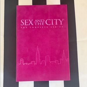 SEX AND THE CITY Box Set of 6 seasons DVD photos and episode guides.
